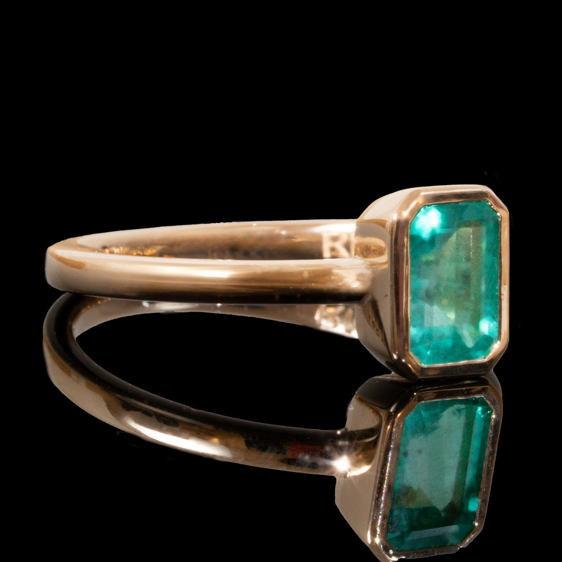 cremation ring with 1ct emerald ring in yellow gold