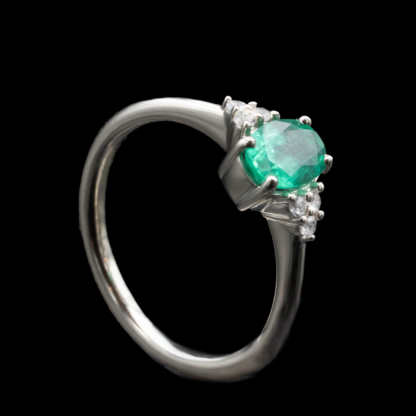 emerald ring with side stones in gold