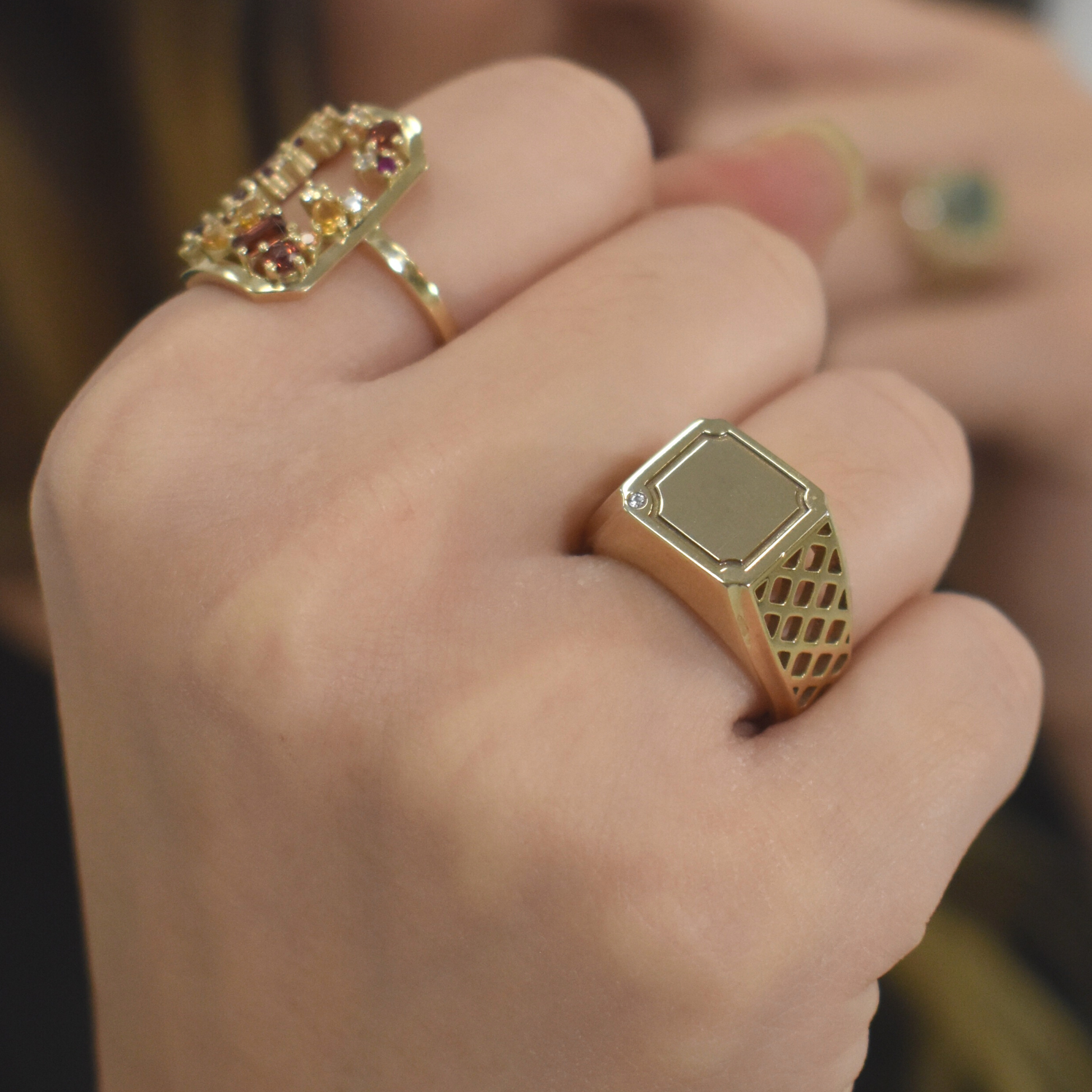 unisex signet ring in gold with geometric pattern