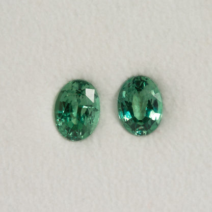 alexandrite pair gemstone green color change