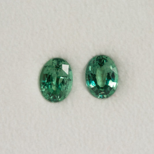 alexandrite pair gemstone green color change