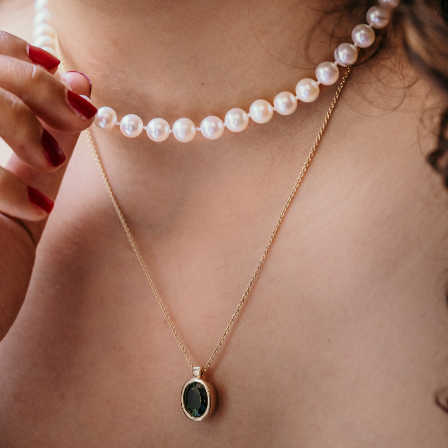 Pearl choker necklace