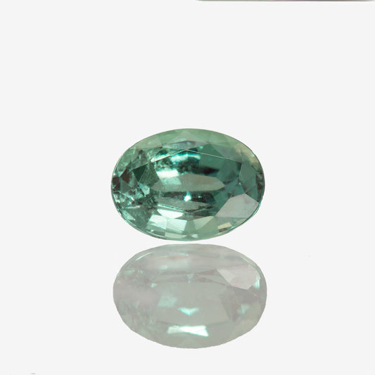 Oval Alexandrite gemstone color change green 