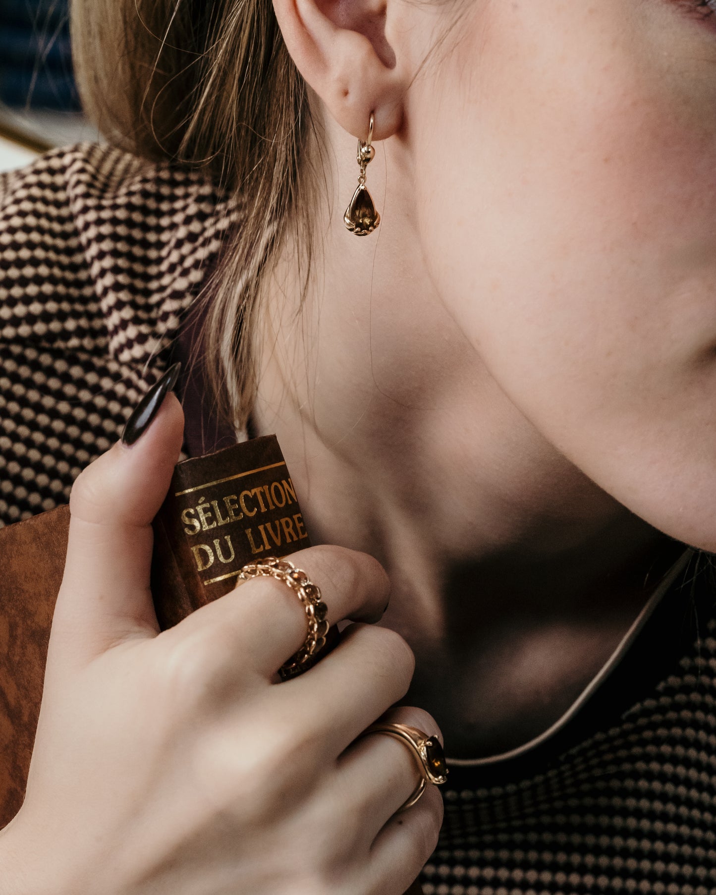Earrings gold with andalusite stone