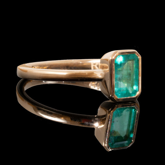 cremation ring with 1ct emerald ring in yellow gold