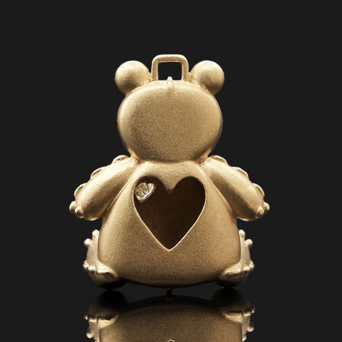 Bear charm in gold for necklaces
