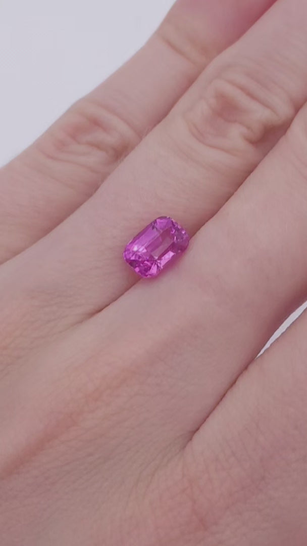 Pink sapphire 2.5ct loose gemstone for engagement ring