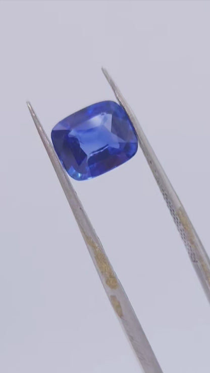 natural royal blue sapphire, loose stone for engagement ring