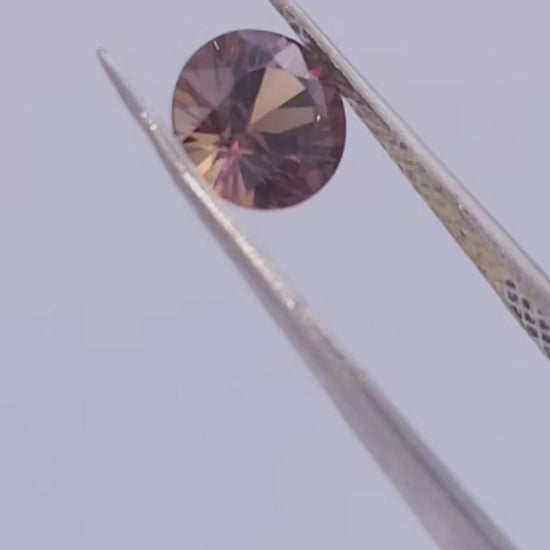 Natural brown sapphire 1ct, round brilliant cut. Brown gemstones
