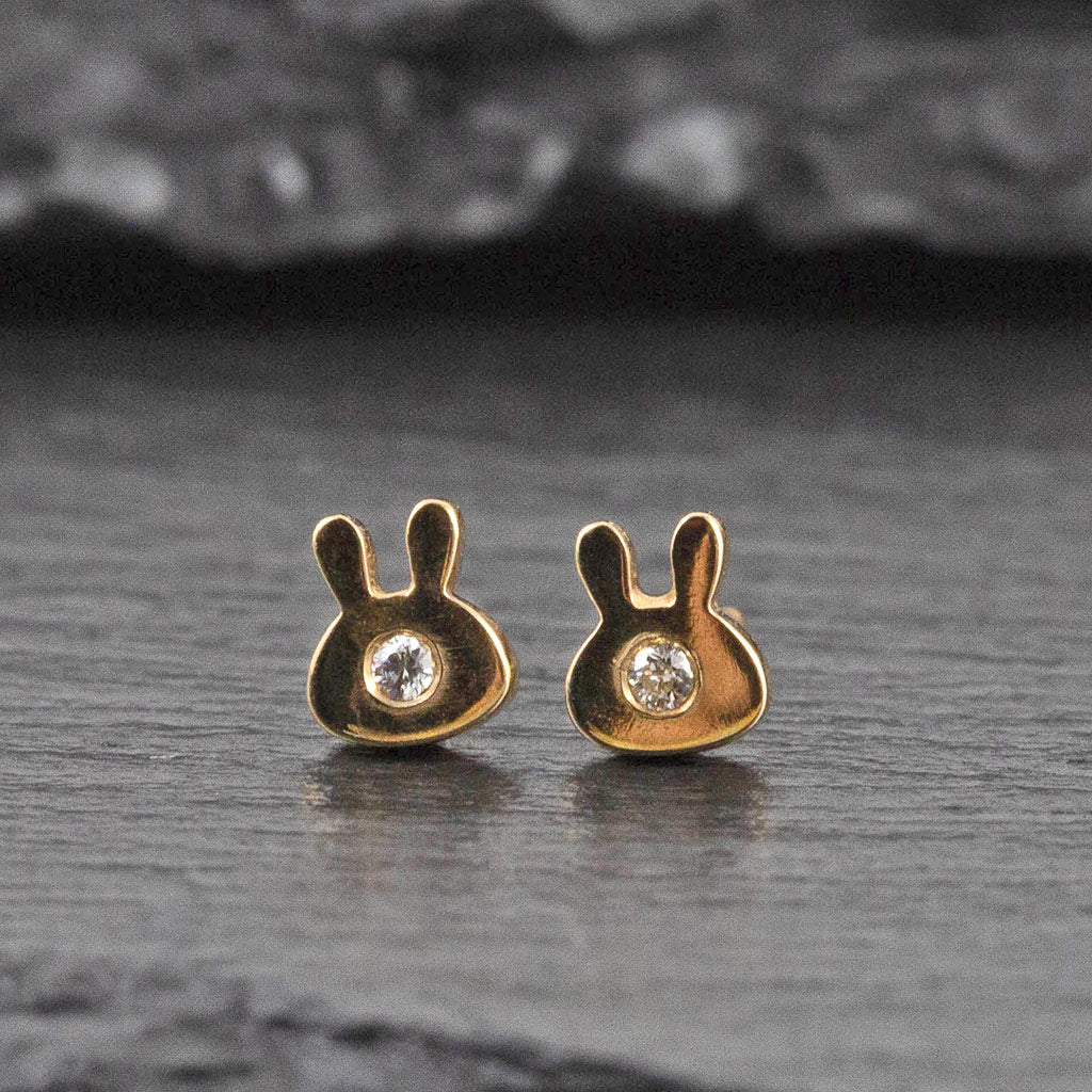 Yellow gold stud earrings shaped as a rabbit with diamonds