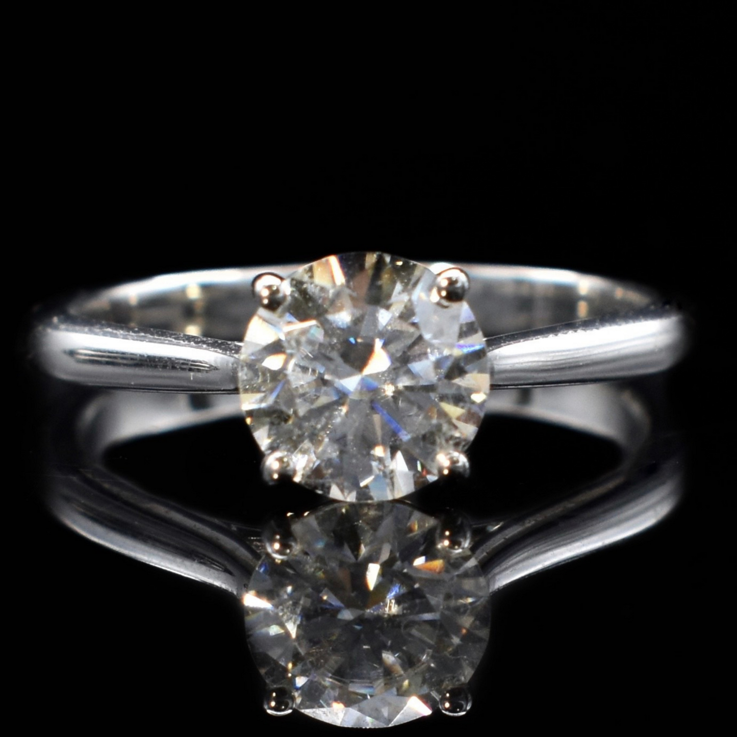 1ct classic solitaire engagement ring with a 1ct diamond