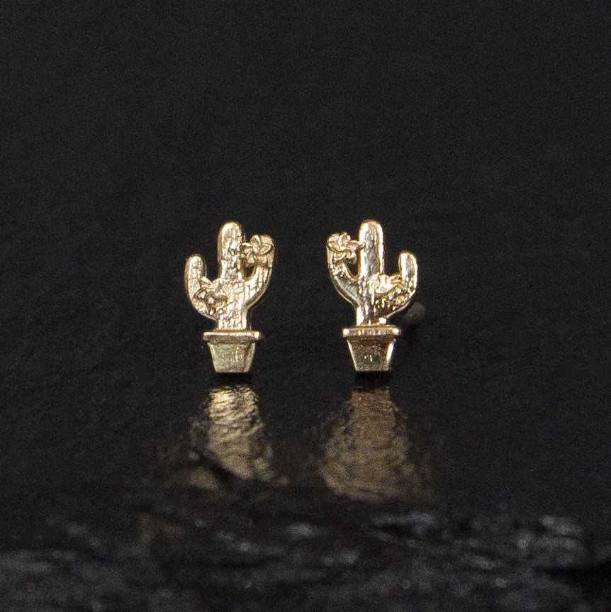 cactus stud earrings in yellow gold western outfit inspiration