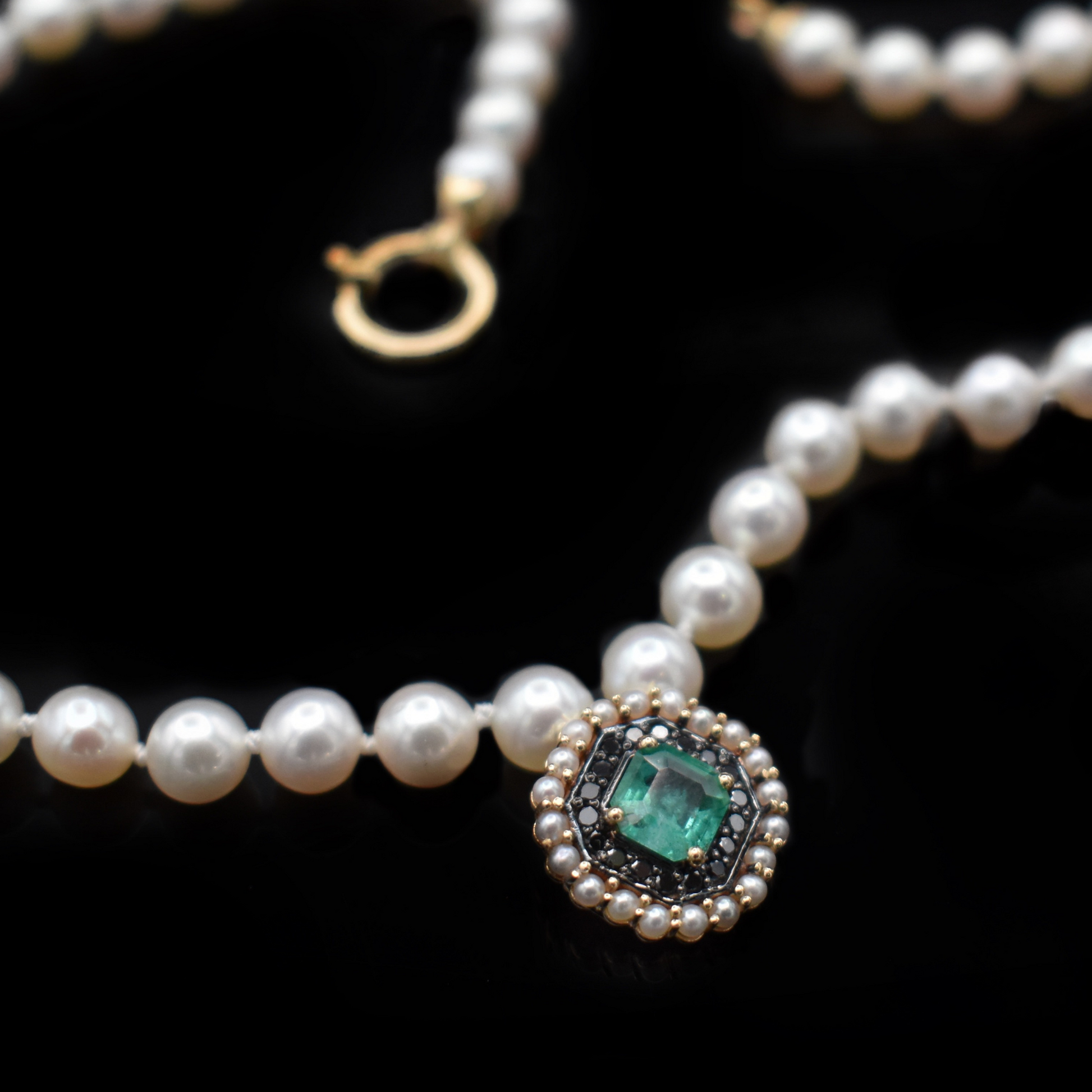 pearl choker with emerald charm bridal jewelry